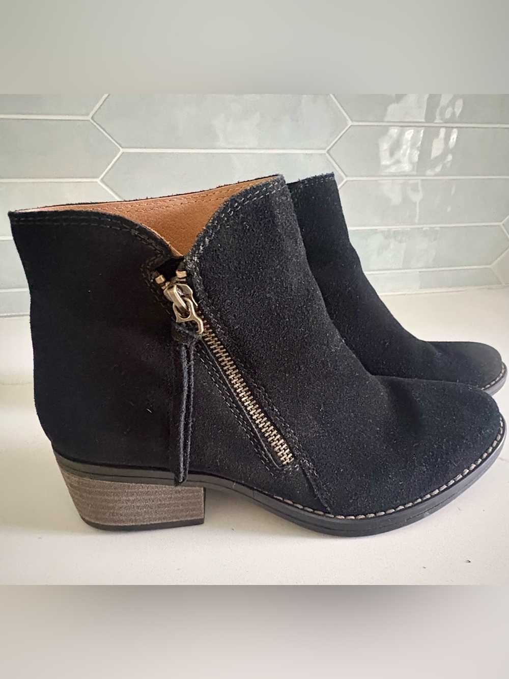 White Mountain Atlas Black Suede Ankle Booties Block Heel Women's Size 7M